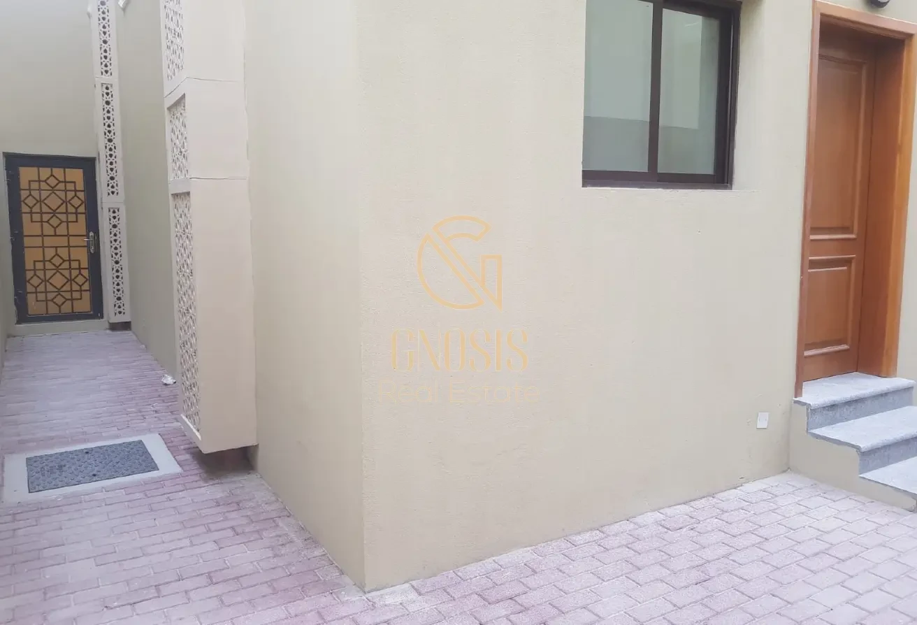 LUXURY 5-BEDROOMS COMPOUND VILLA IN HAZM MARKHIYA - Compound Villa in Hazm Al Markhiya