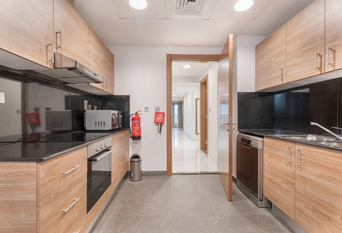 BIG BALCONY 2 BEDROOM FULLY FURNISHED WEST BAY - Apartment in Diplomatic Street