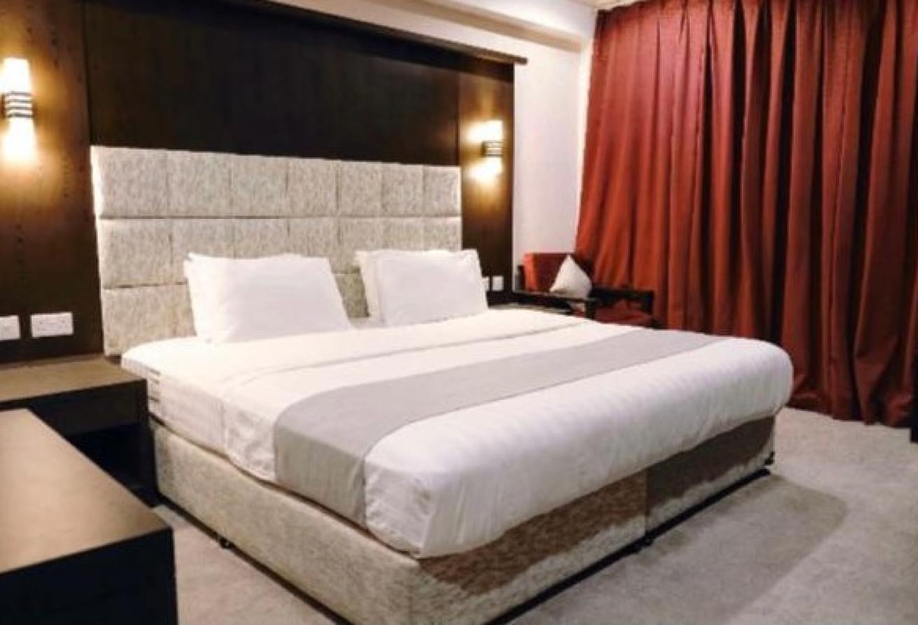 ELEGANT FURNISHED SERVICED ROOMS - Apartment in Al Hitmi