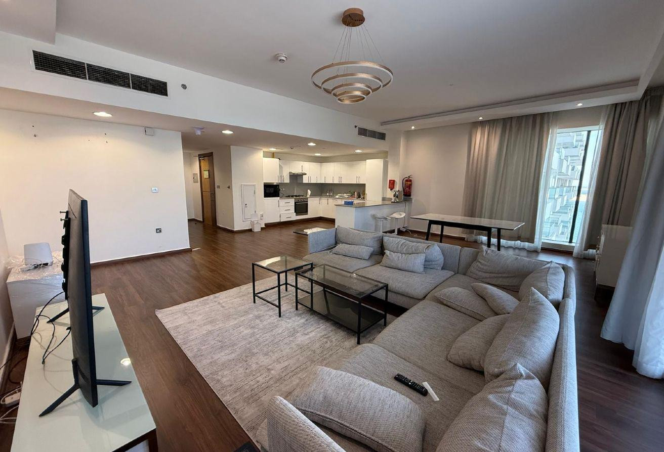 Stylish two bedrooms / spacious balcony / sea view