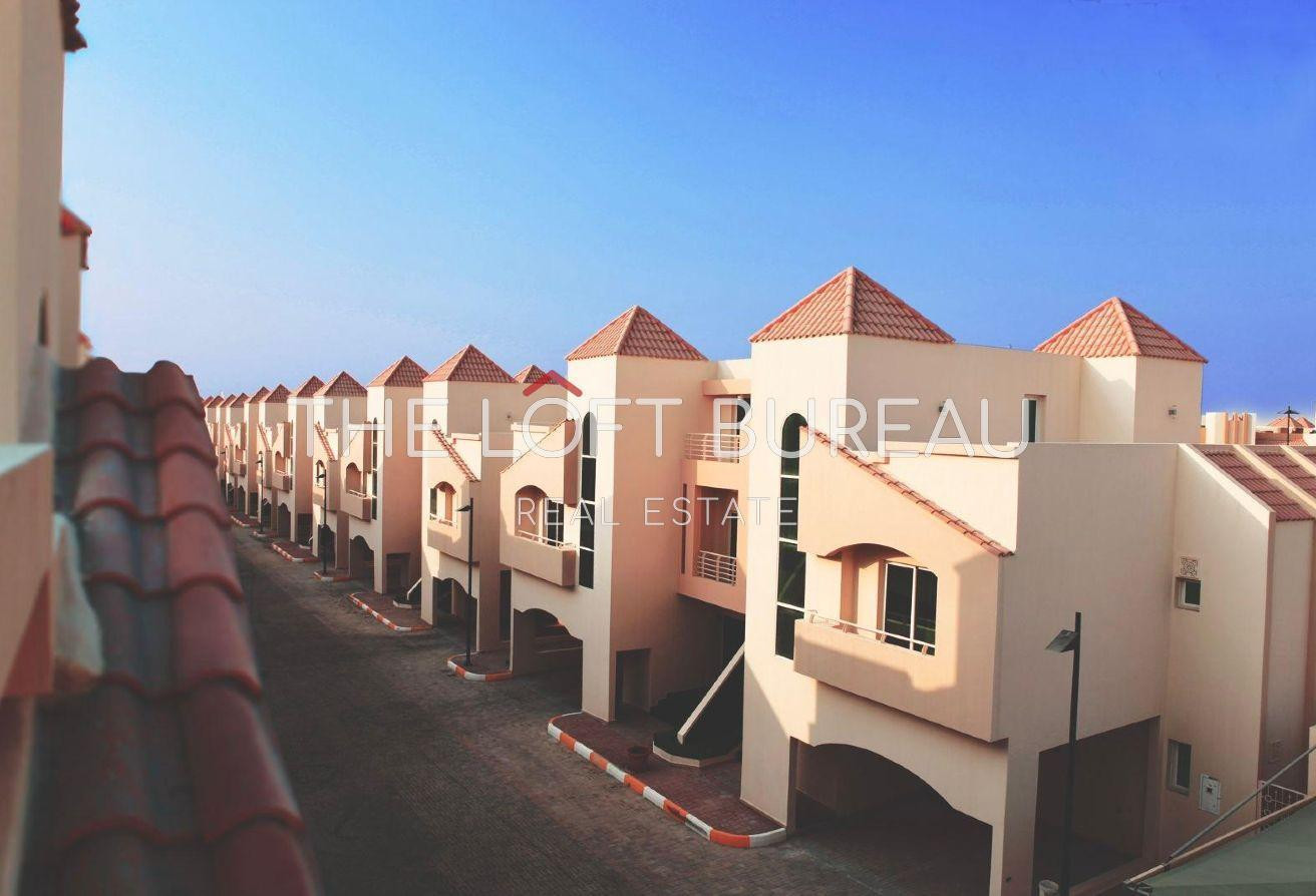 4 Bedroom Villa + Maid | Well Maintained Compound - Villa in Doha