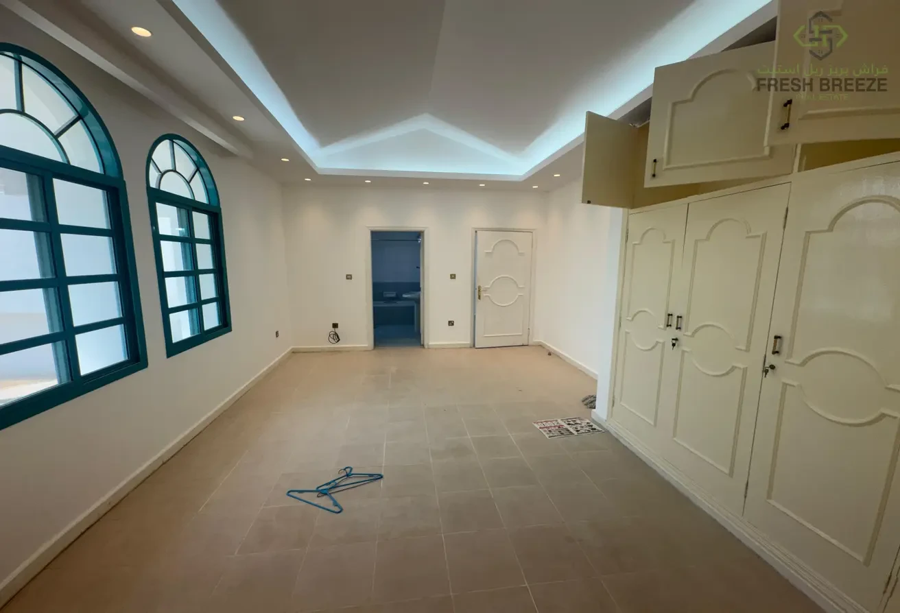 4BHK+1 SEMI-FURNISHED COMPOUND VILLA IN AL SADD - Villa in Al Sadd Road