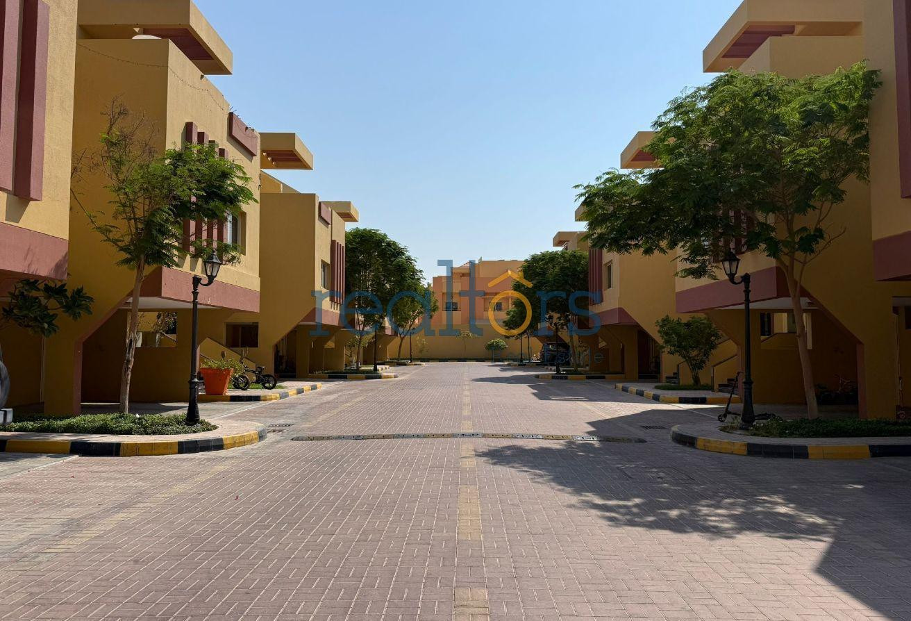 Al Messila Compound Villa | 5BR | Gym &amp; Pool - Apartment in Doha