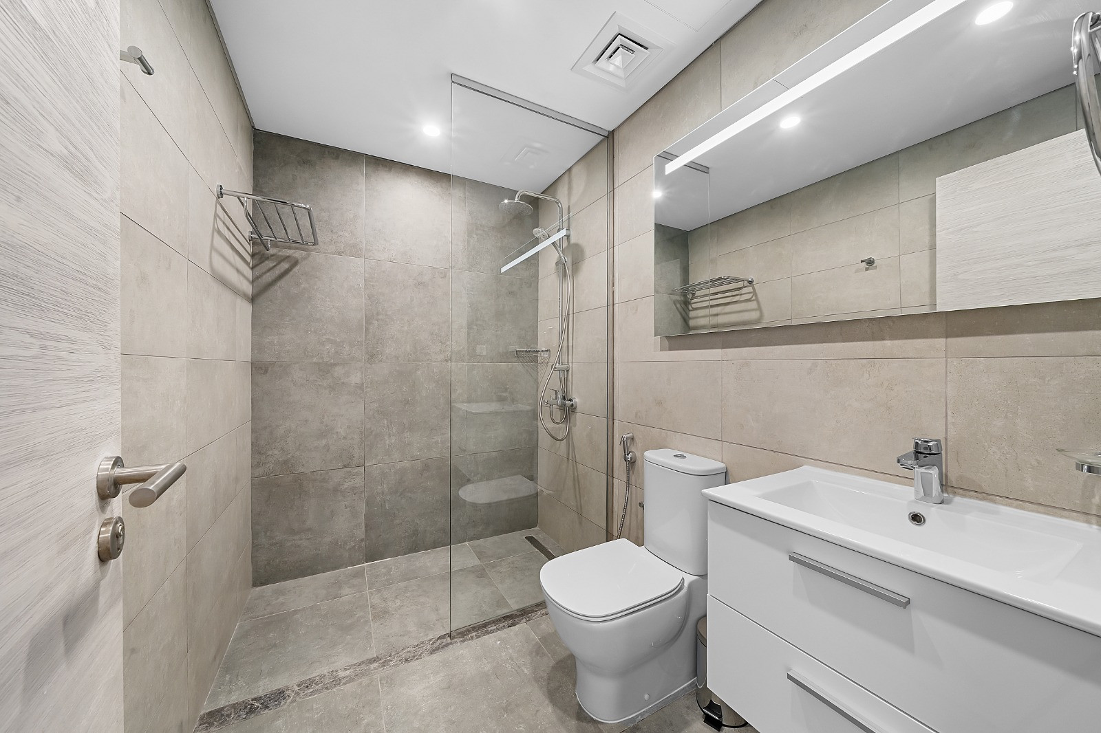 Stunning | 1BHK | FF | With Balcony | Including Bills - Apartment in Al Erkyah City