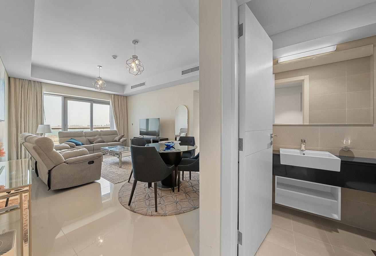 Bills Included| Furnished 2BR| Balcony w/ Sea View - Apartment in Burj DAMAC Waterfront