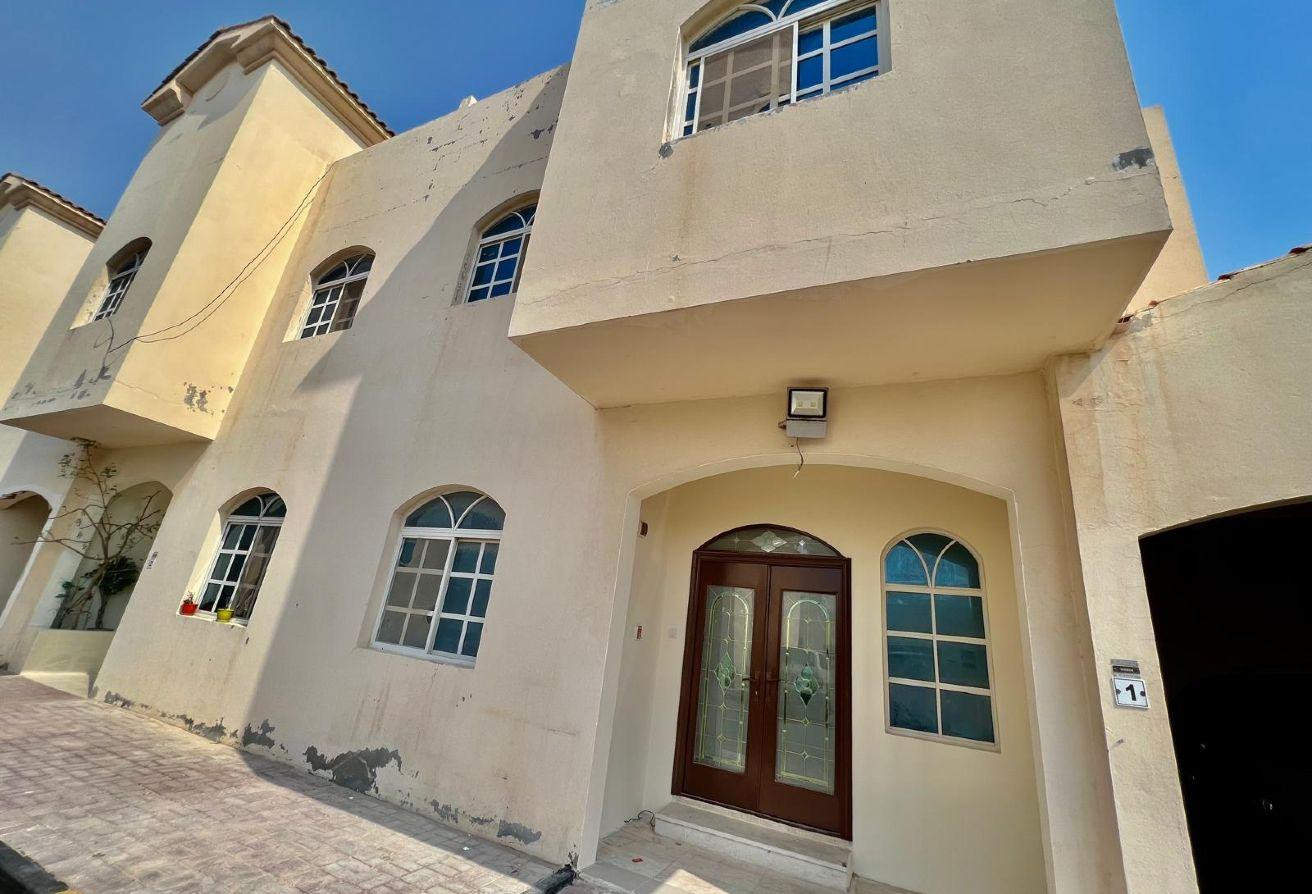 4 bedrooms villa_coumpound_izghawa - Apartment in Izghawa