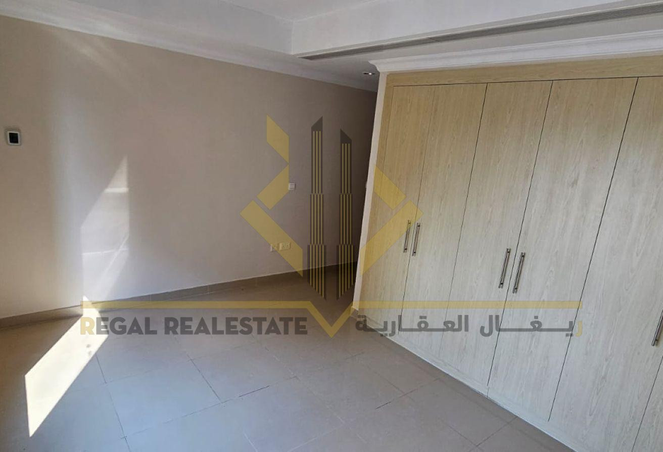 For Sale 1-Bedroom Apartment in Porto Arabia - Apartment in East Porto Drive