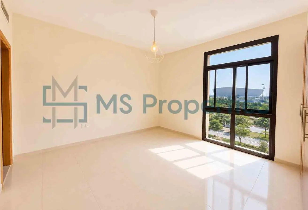 HURRY UP / GOOD INVESTMENT / STADUIM VIEW