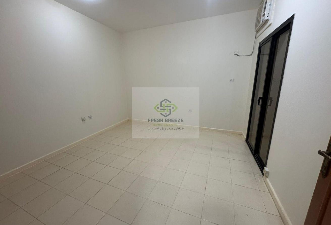 3BHK SEMI-FURNISHED APARTMENT WITH BALCONY . - Apartment in Al Maamoura