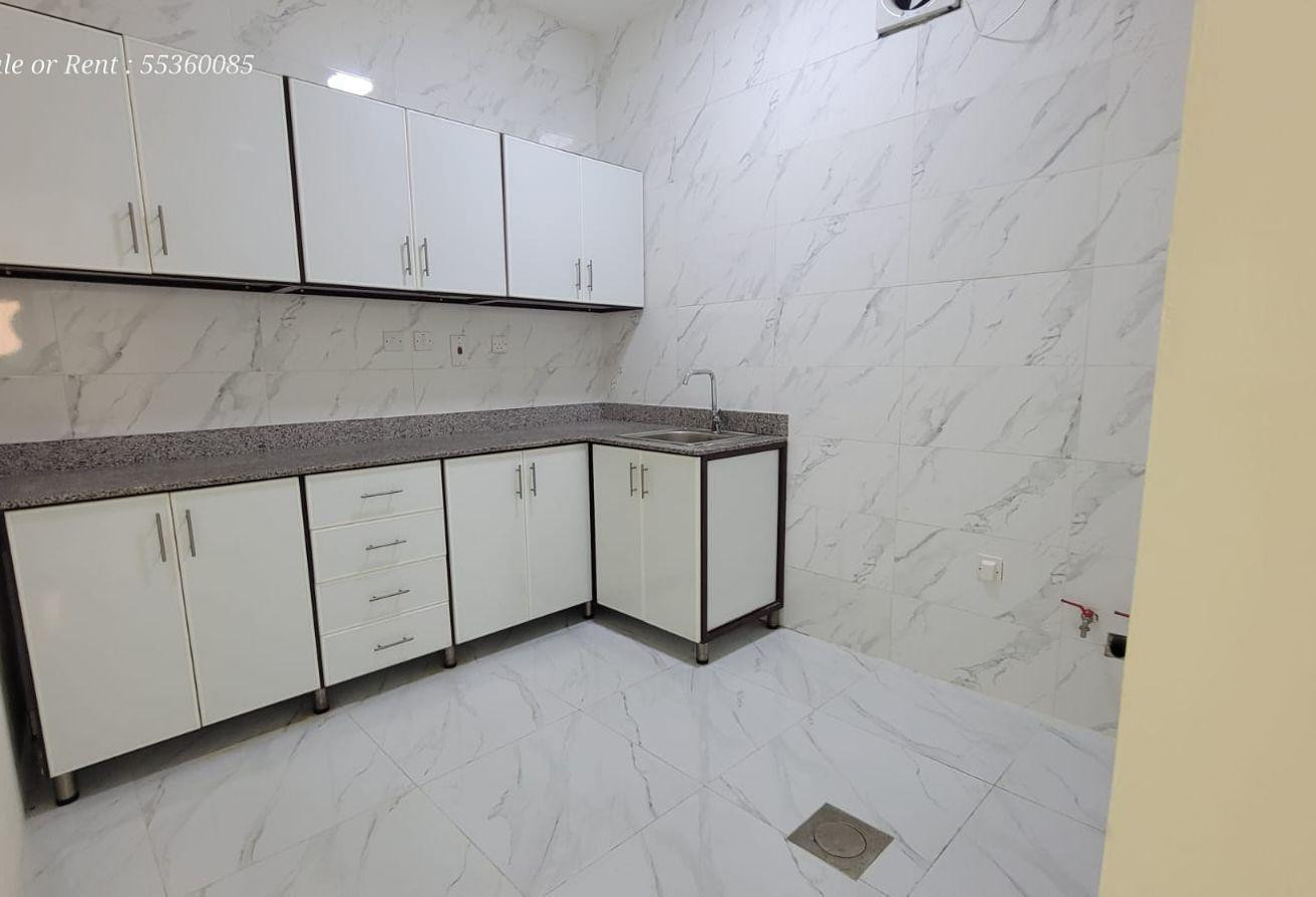 3 bhk | Un Furnished | Balcony | Close Kitchen - Apartment in Al Kheesa