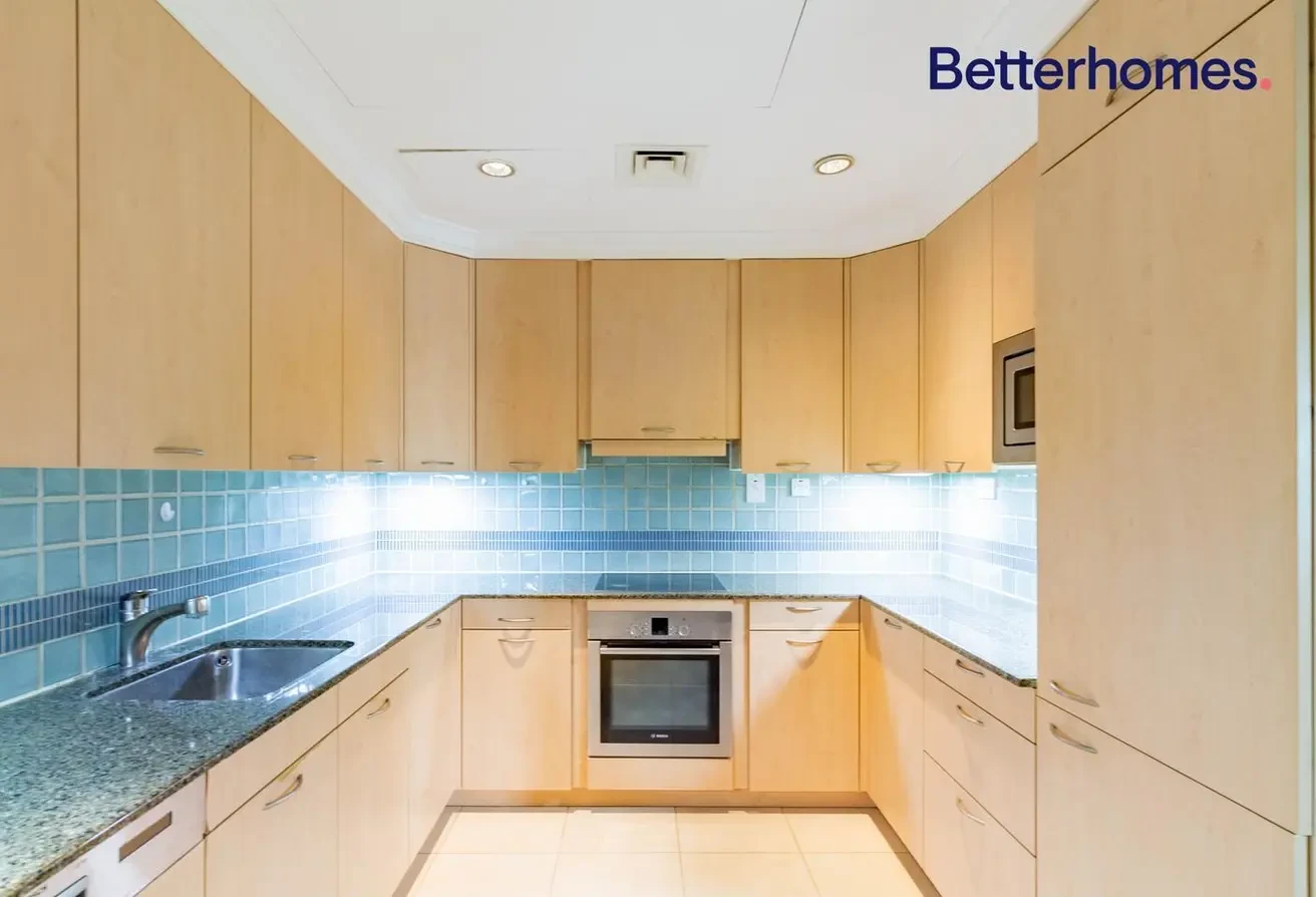 2 BR Apartment with 2 Parking Spaces Porto Arabia - Apartment in Doha