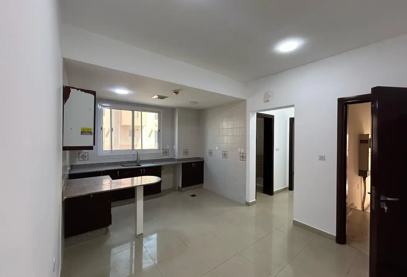1BHK UNfurnished Apartment located at Old Airport - Apartment in Tadmur Street