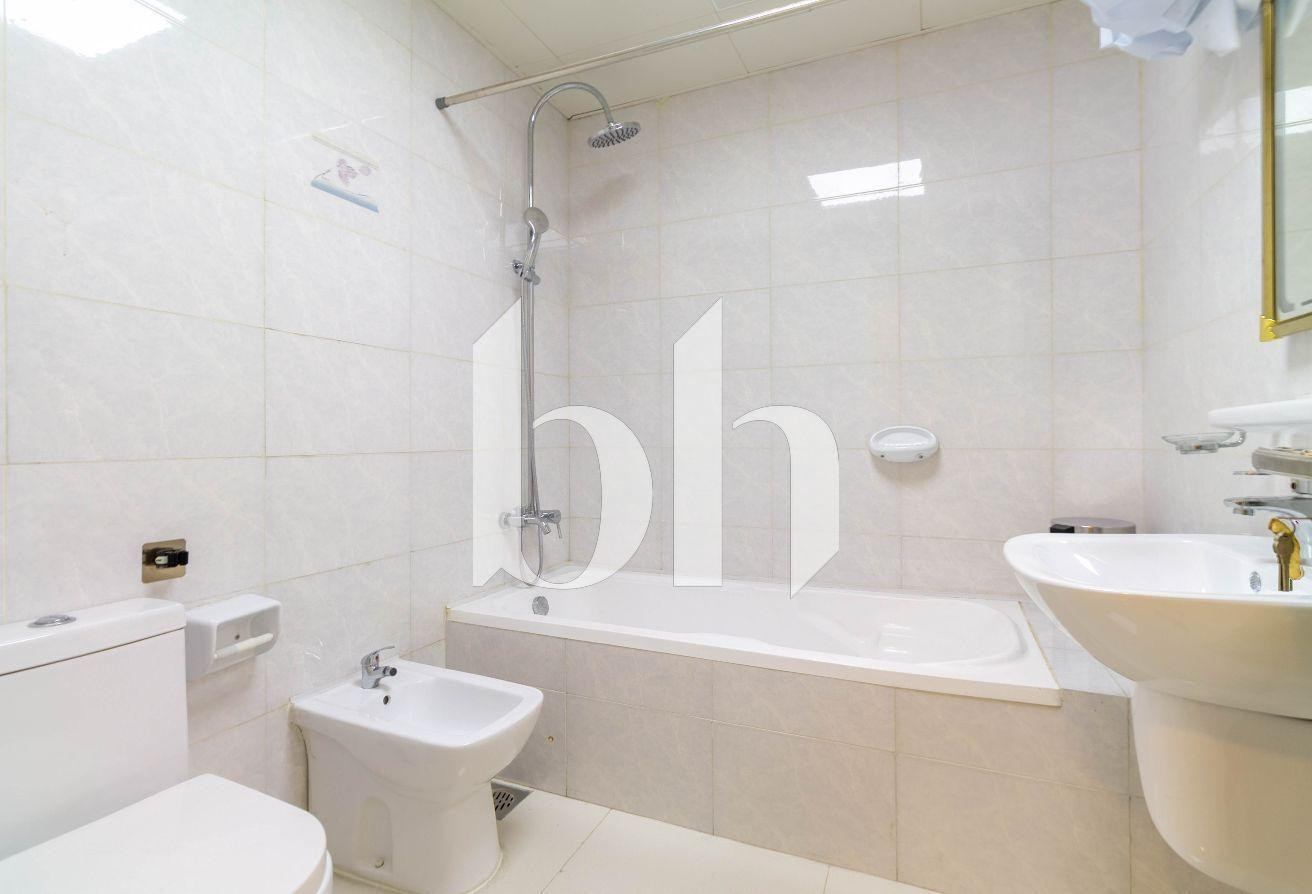 FURNISHED THREE BEDROOM IN EXCLUSIVE TOWER - Apartment in West Bay Towers