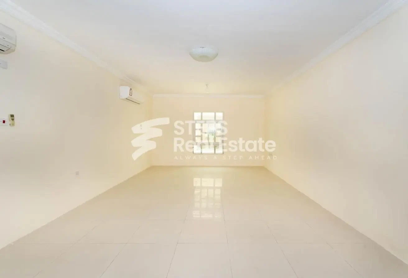 Spacious Villa for Rent with Backyard - Villa in Al Hanaa Street
