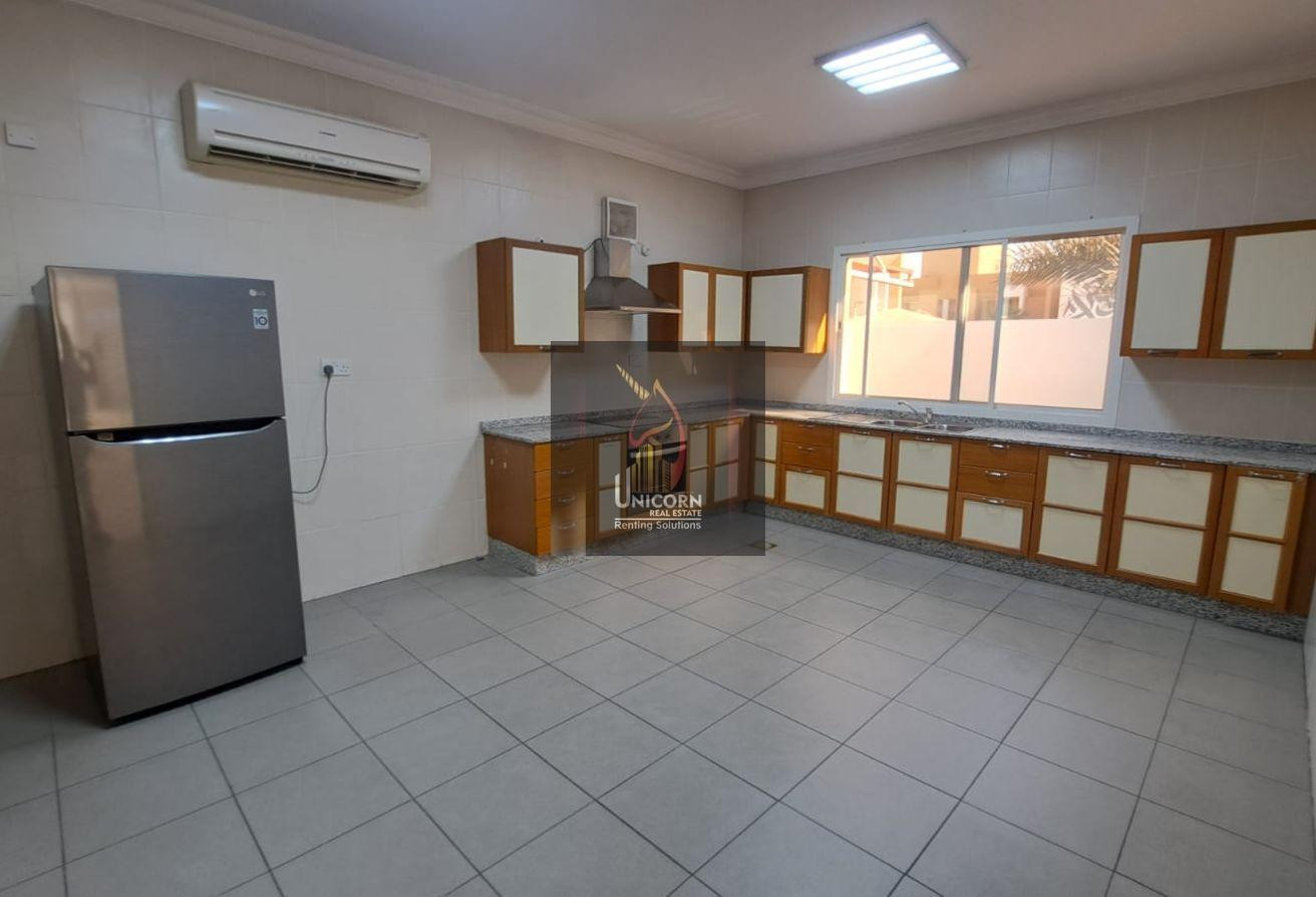 Well-Kept 4-Bedroom + Maids | SF | Great Amenities - Compound Villa in Al Thumama