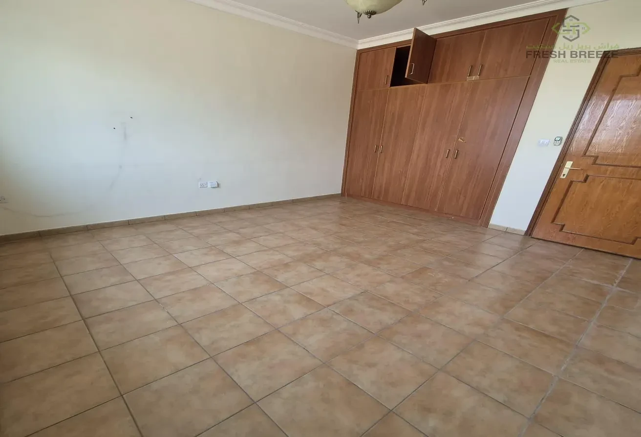 Semi-Furnished 3BDR Compound Villa In Al-Nasir. - Villa in Al Nasr Street