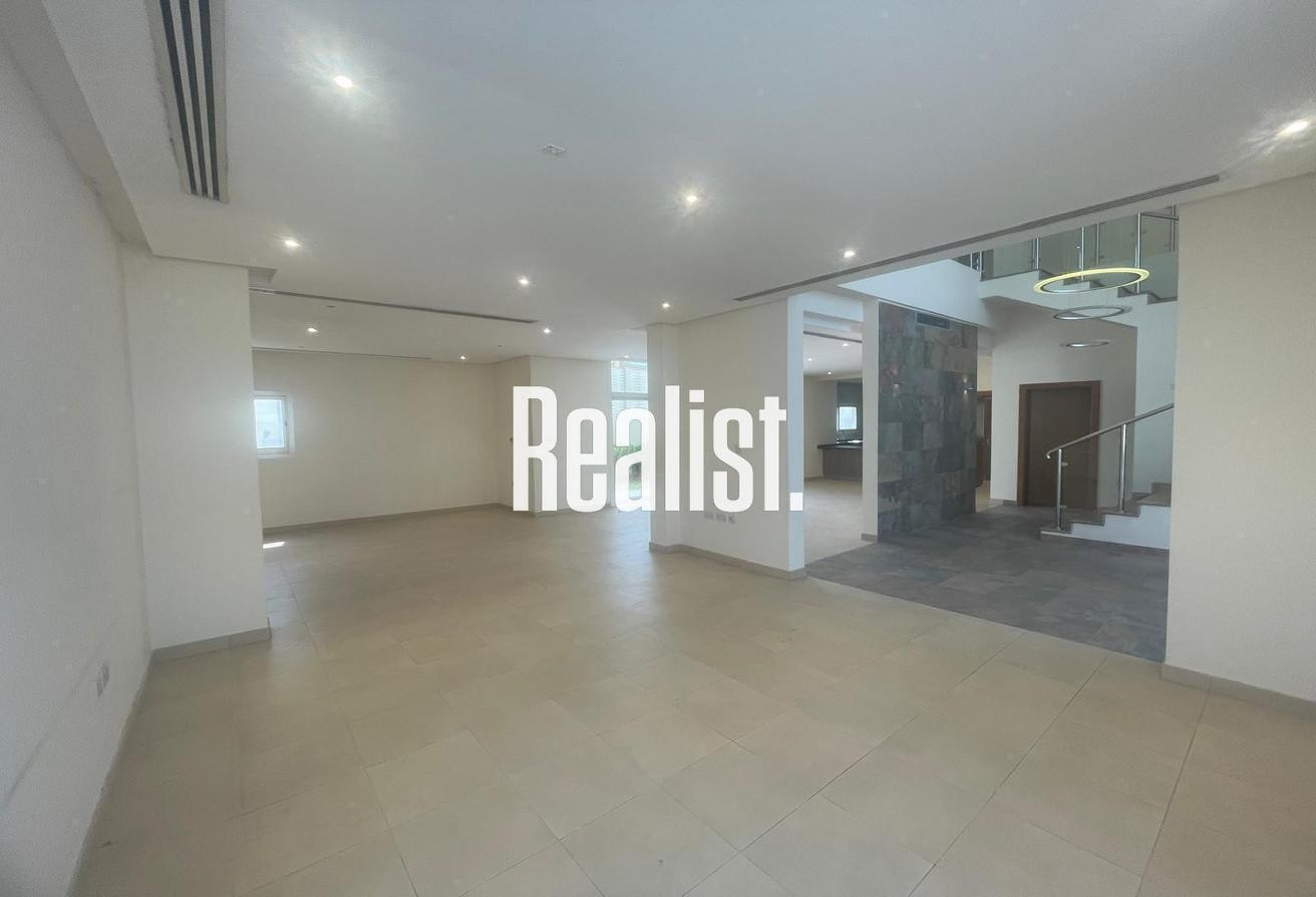 PRIVATE POOL || 5 BEDROOM VILLA || SEMI FURNISHED - Villa in Umm Al Seneem Street