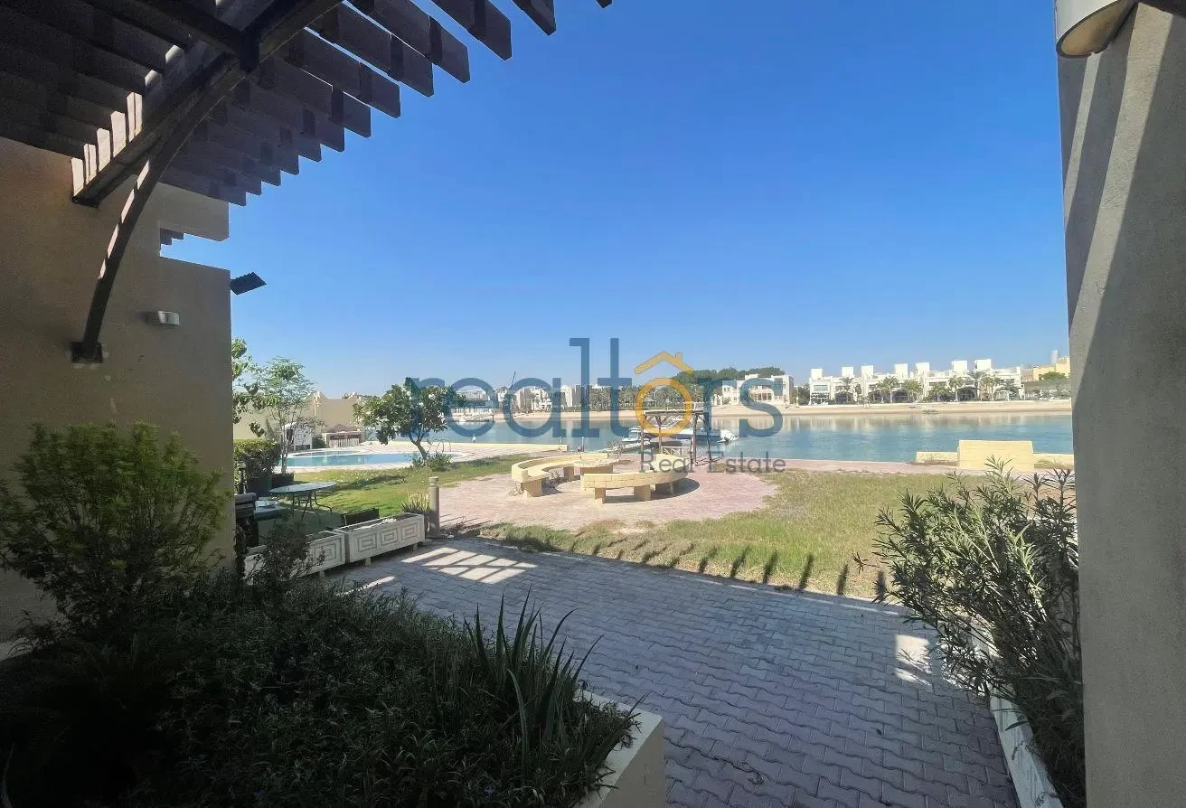 Luxury direct sea 4+Maid villa with private Garden - Compound Villa in West Bay Lagoon