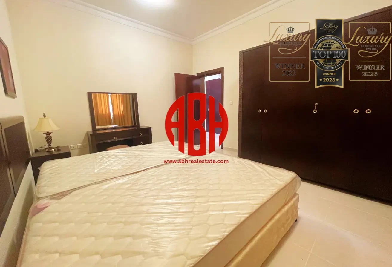 HOT OFFER | 5BR VILLA + POOL ACCESS |CALM COMPOUND - Compound Villa in Abu Hamour