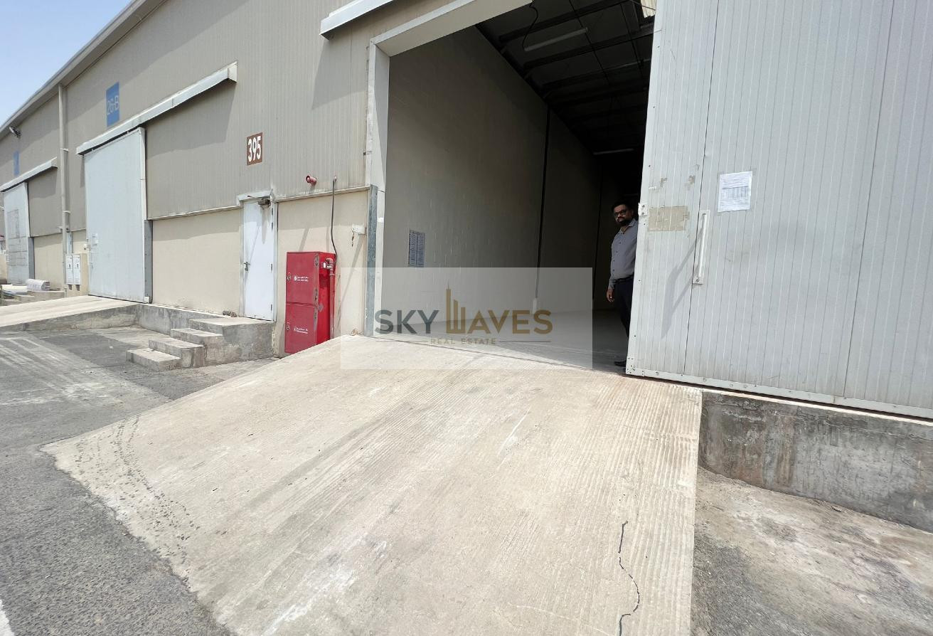 2 MONTH FREE//300 SQM STORE AVAILABLE UMMALSANEEM - Studio Apartment in Industrial Area