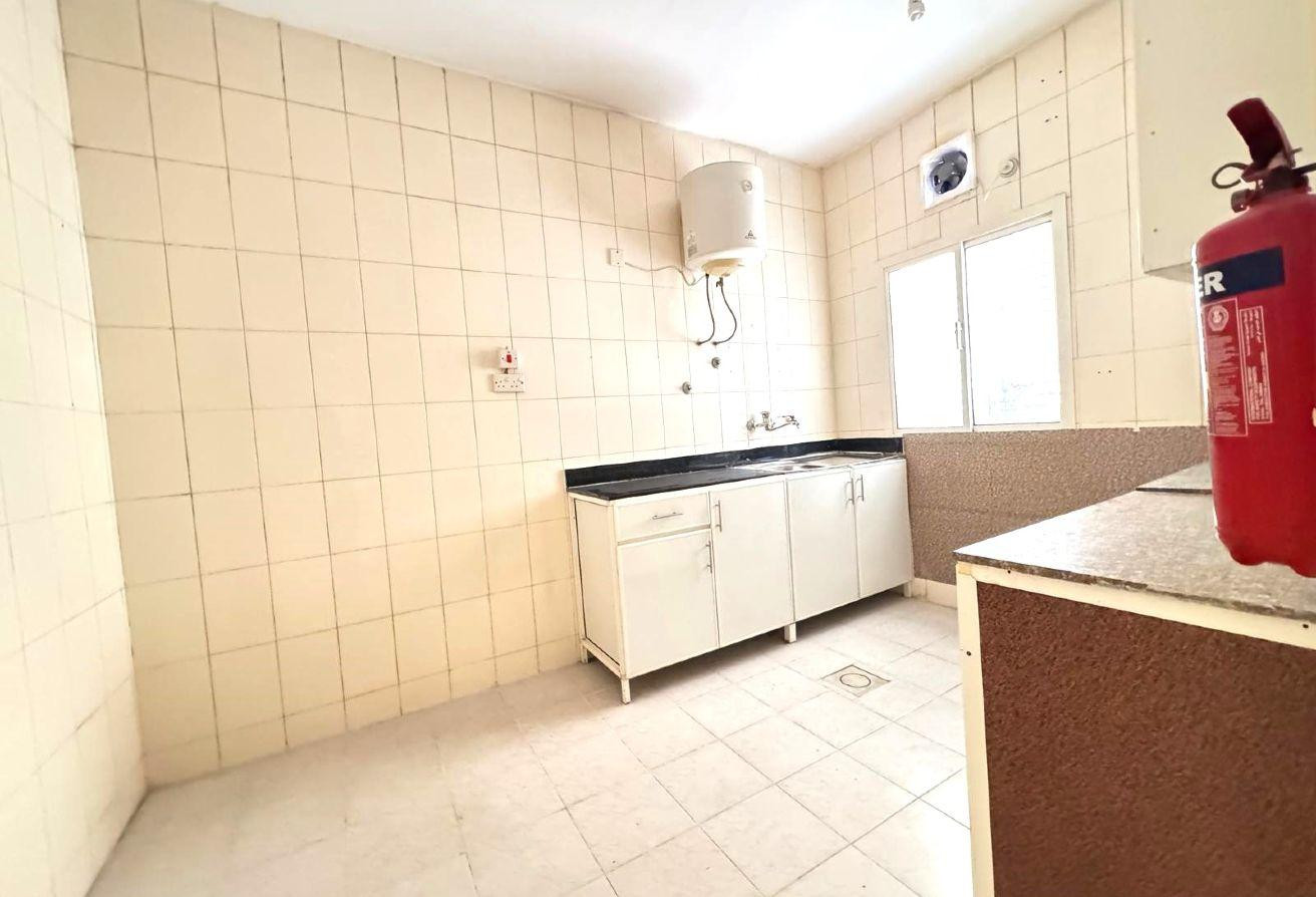 SPACIOUS UNFURNISHED 2BHK APARTMENT - Apartment in Madinat Khalifa South