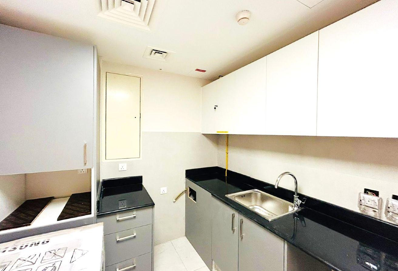 BRAND NEW UNIT | SPACIOUS 2 BDR | ONE MONTH FREE - Apartment in Al Erkyah City