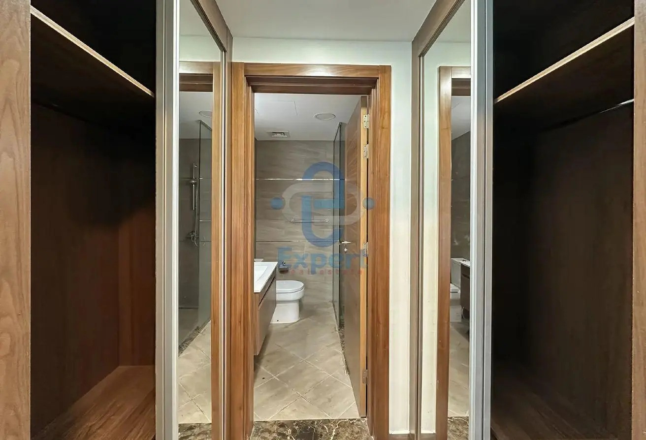HURRY UP / GOOD INVESTMENT / STADUIM VIEW