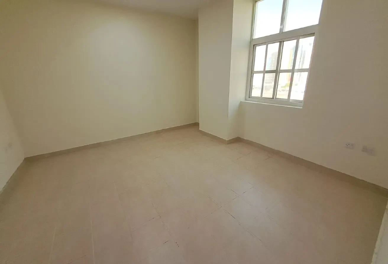 Available 3BHK Unfurnished Flat near Musheireb! - Apartment in Musheireb