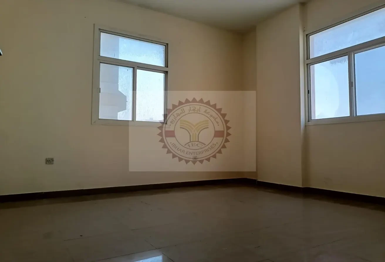 2 Bedroom Apartments unfurnished in al mansora - Apartment in Doha