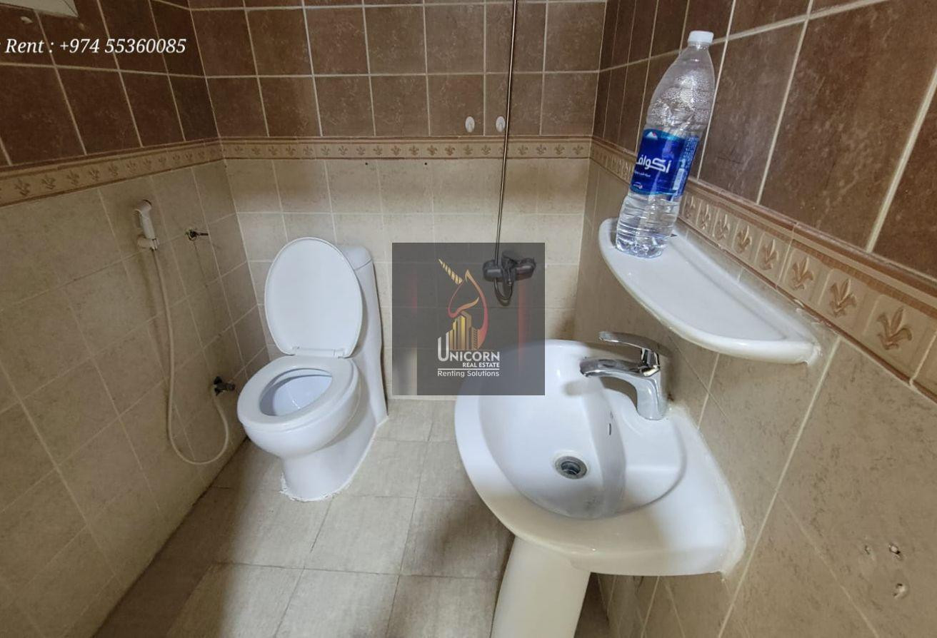 7 Bedroom Villa | With Backyard | 2 Kitchens - Compound Villa in Umm Abirieh