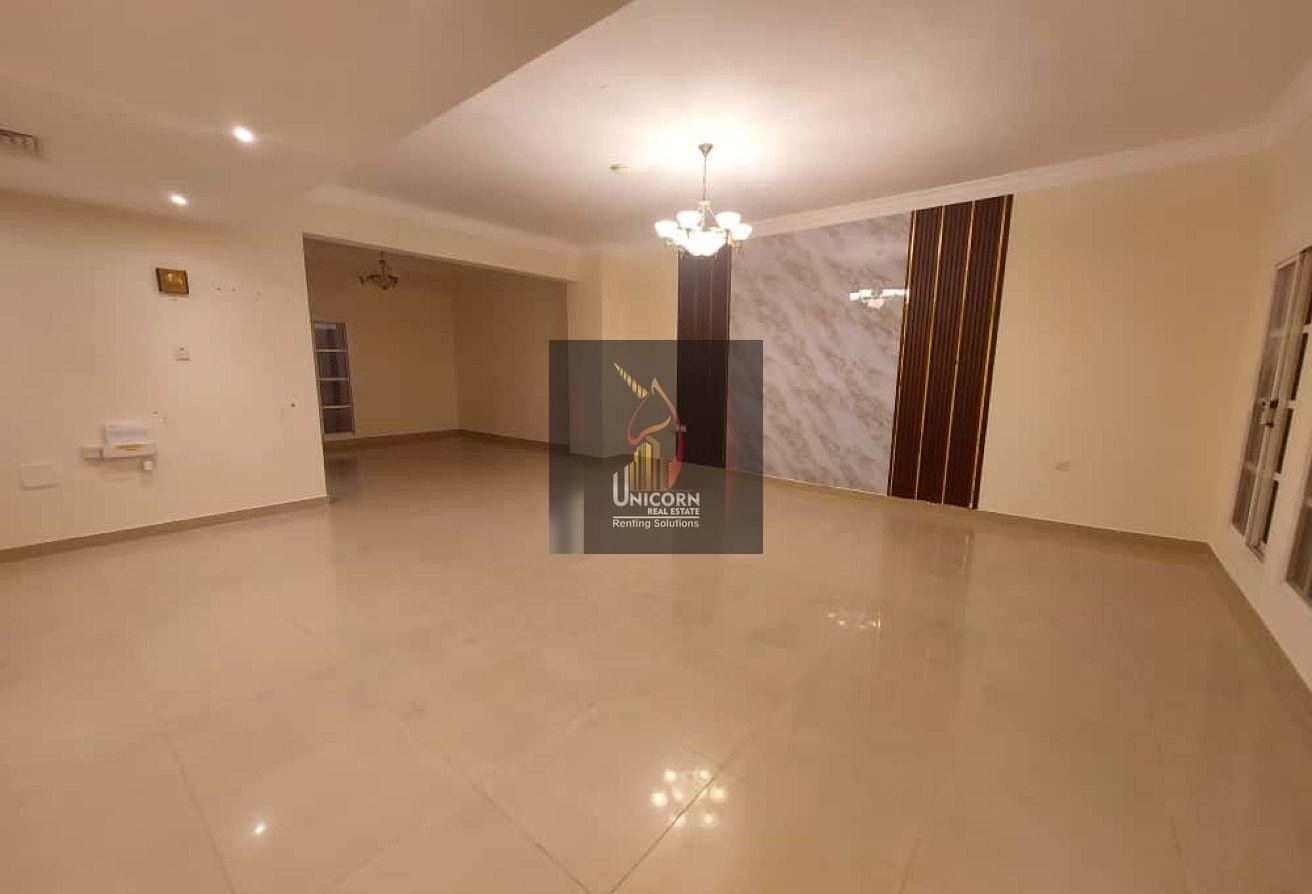 NO COMMISSION | Well-Kept 4-Bedroom + Maids | UF - Compound Villa in Ain Khaled