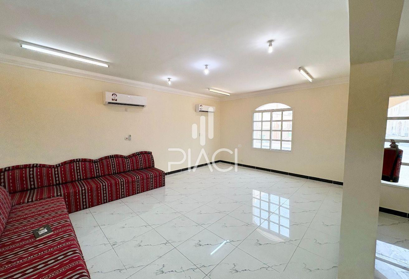 SPACIOUS UNFURNISHED 5 BR COMPOUND VILLA - Villa in West Porto Drive