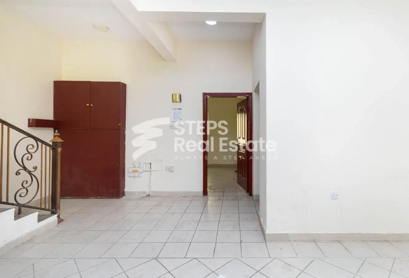 Large Villa in Compound for Staff for Rent - Villa in Umm Al Seneem Street