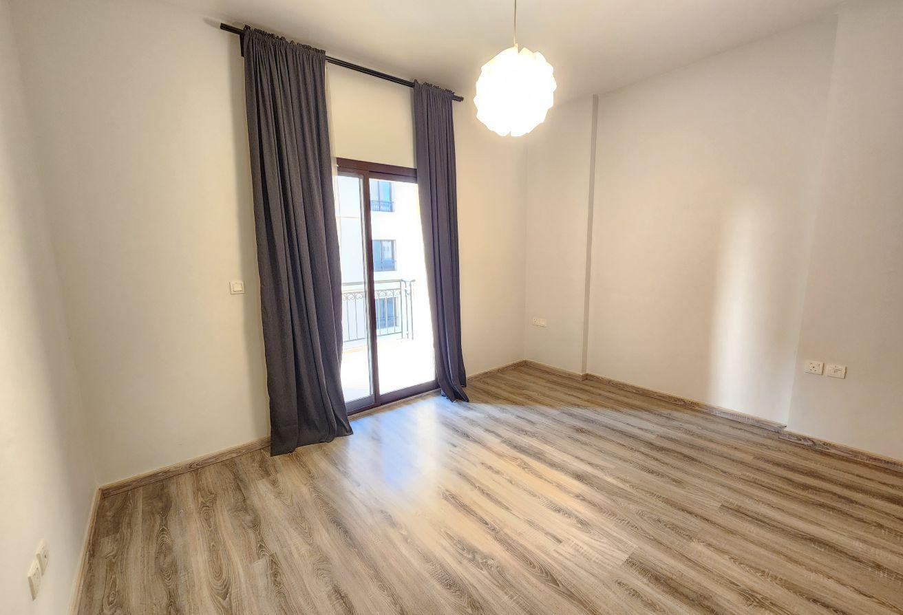 SPACIOUS SEMI FURNISHED STUDIO WITH BALCONY - Apartment in Fox Hills