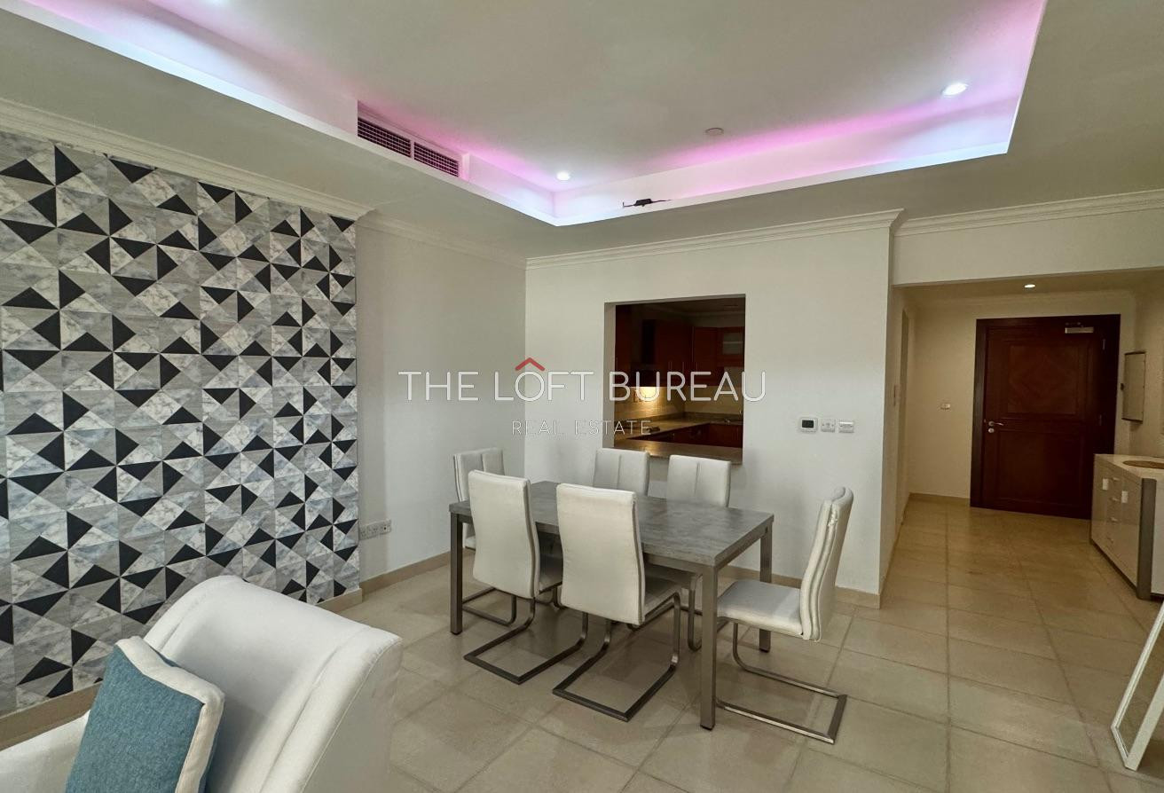 Modern 1-Bedroom Apartment | Balcony - Apartment in Tower 5