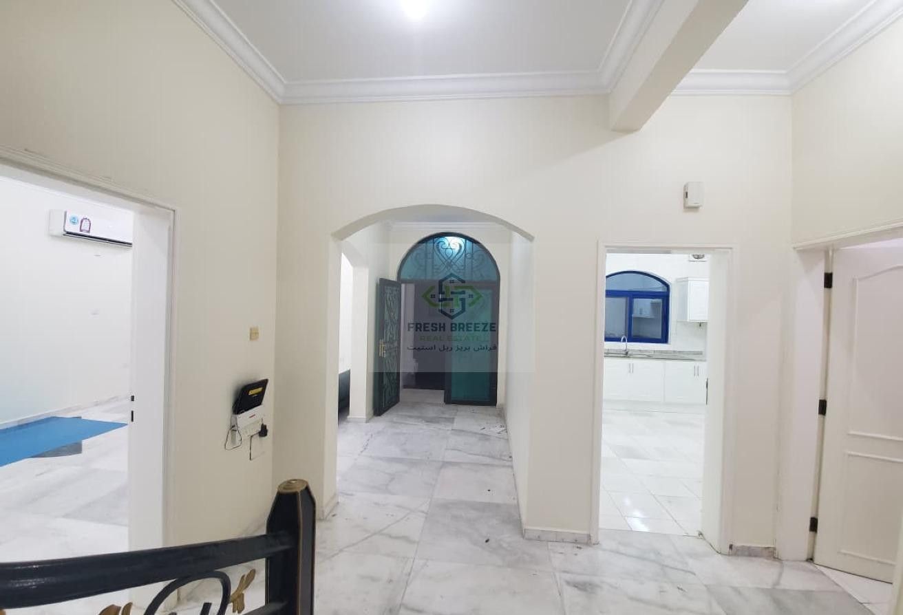 Unfurnished 5 Bedrooms Villa in Al Hilal area - Villa in Financial Square