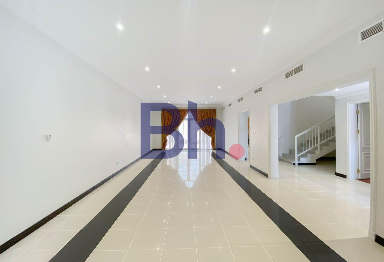 STYLISH | 3 BEDROOMS PLUS MAID WITH OFFICE - Villa in Street 871