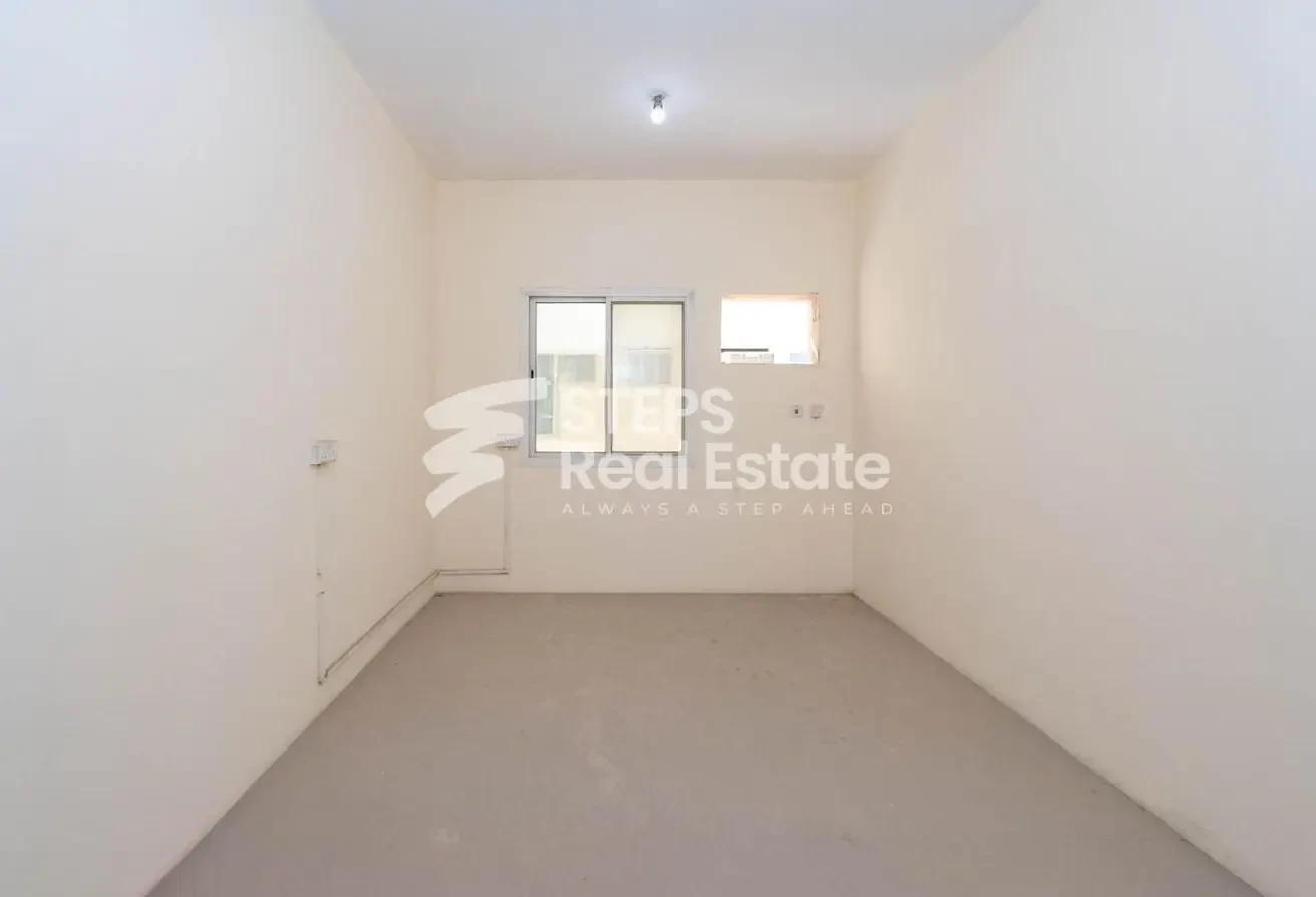 Labor Rooms with 500 sqm Warehouse in Industrial - Labor Camp in Industrial Area
