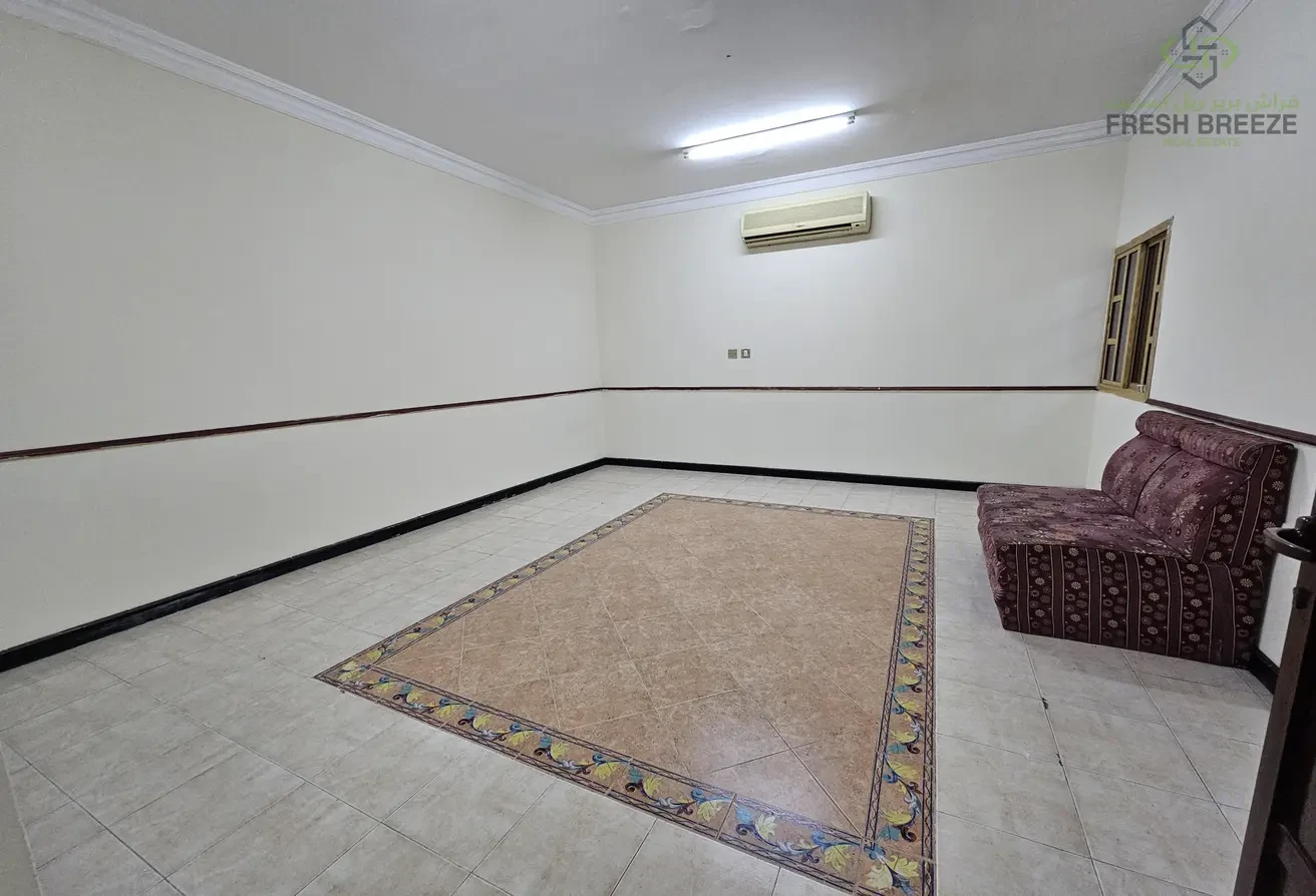 Spacious 3bhk UnFurnished For Family - Apartment in Old Airport Road