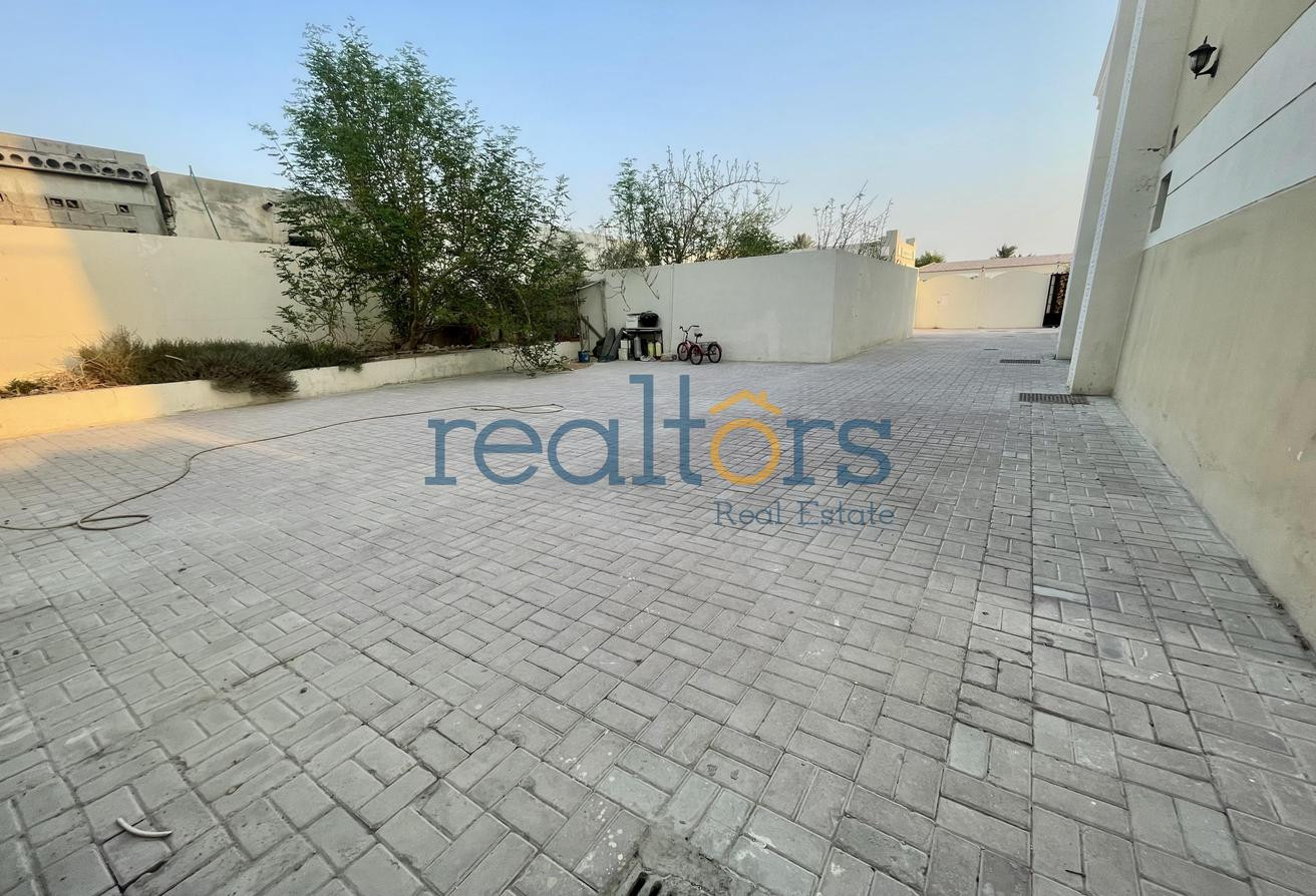 Massive Executive Female Staff Villa | 8 Master BR - Villa in Al Gharrafa