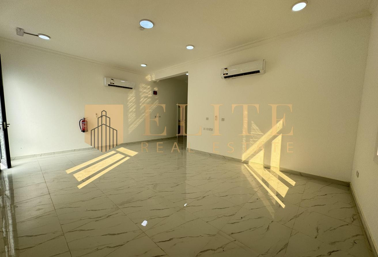 7 Master Bedrooms Stand-Alone Villa with Majlis - Villa in Umm Al Amad