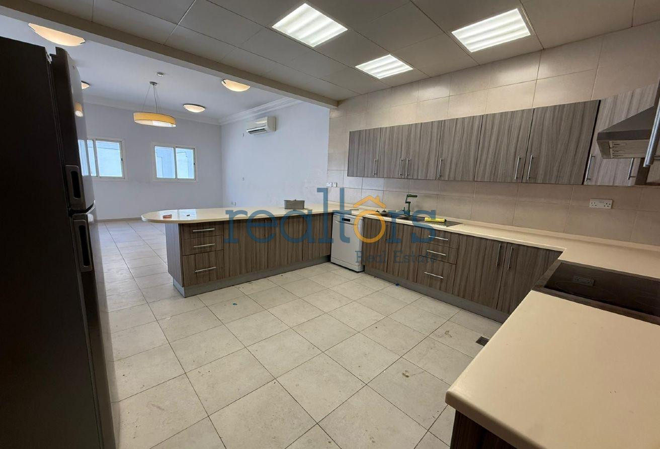 Spacious 4-Bedroom Compound Villa in Ain Khaled - Compound Villa in Wadi Al Shaheeniya Street