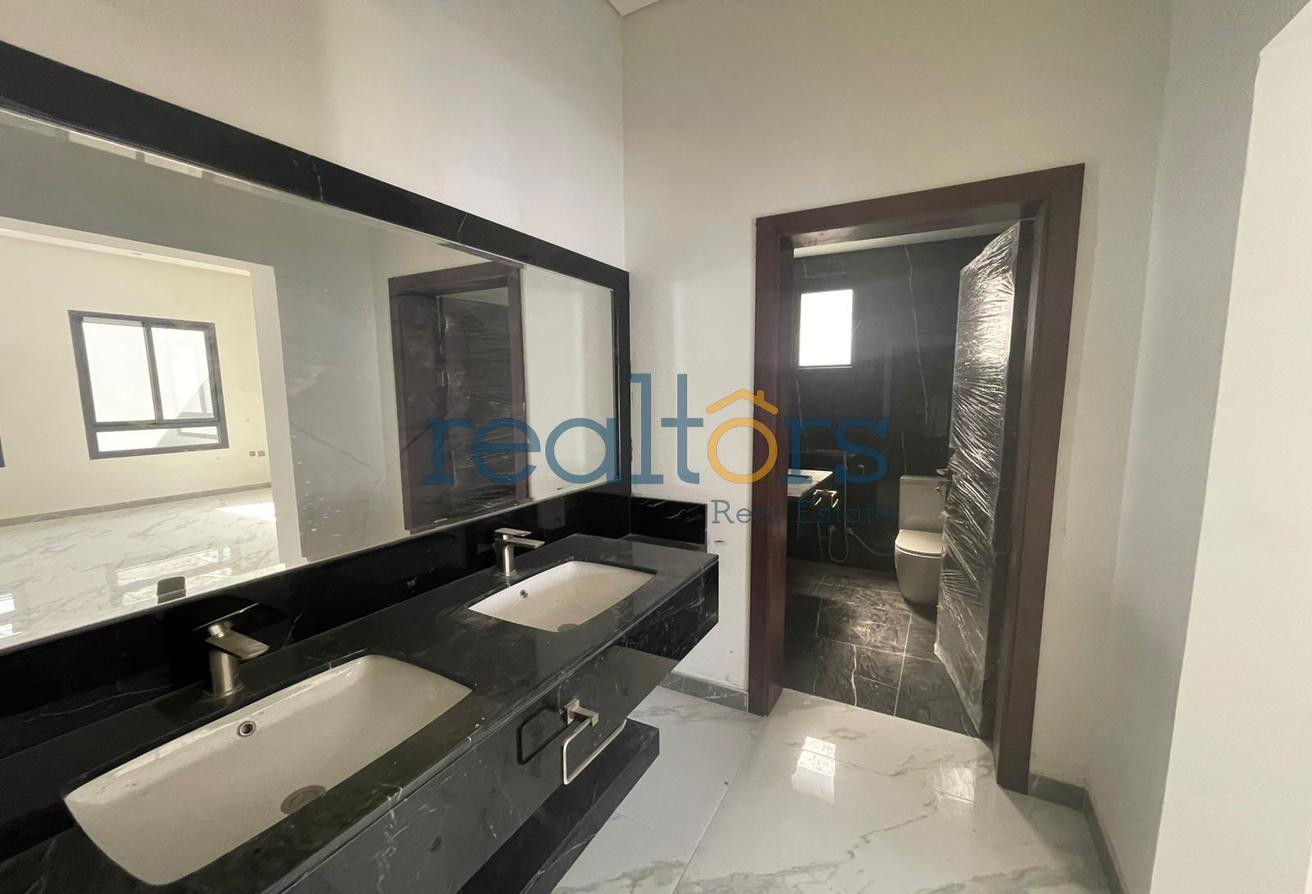 Standalone Brand-New Villa 7 Bed | Lift | Majlis - Apartment in Al Kheesa