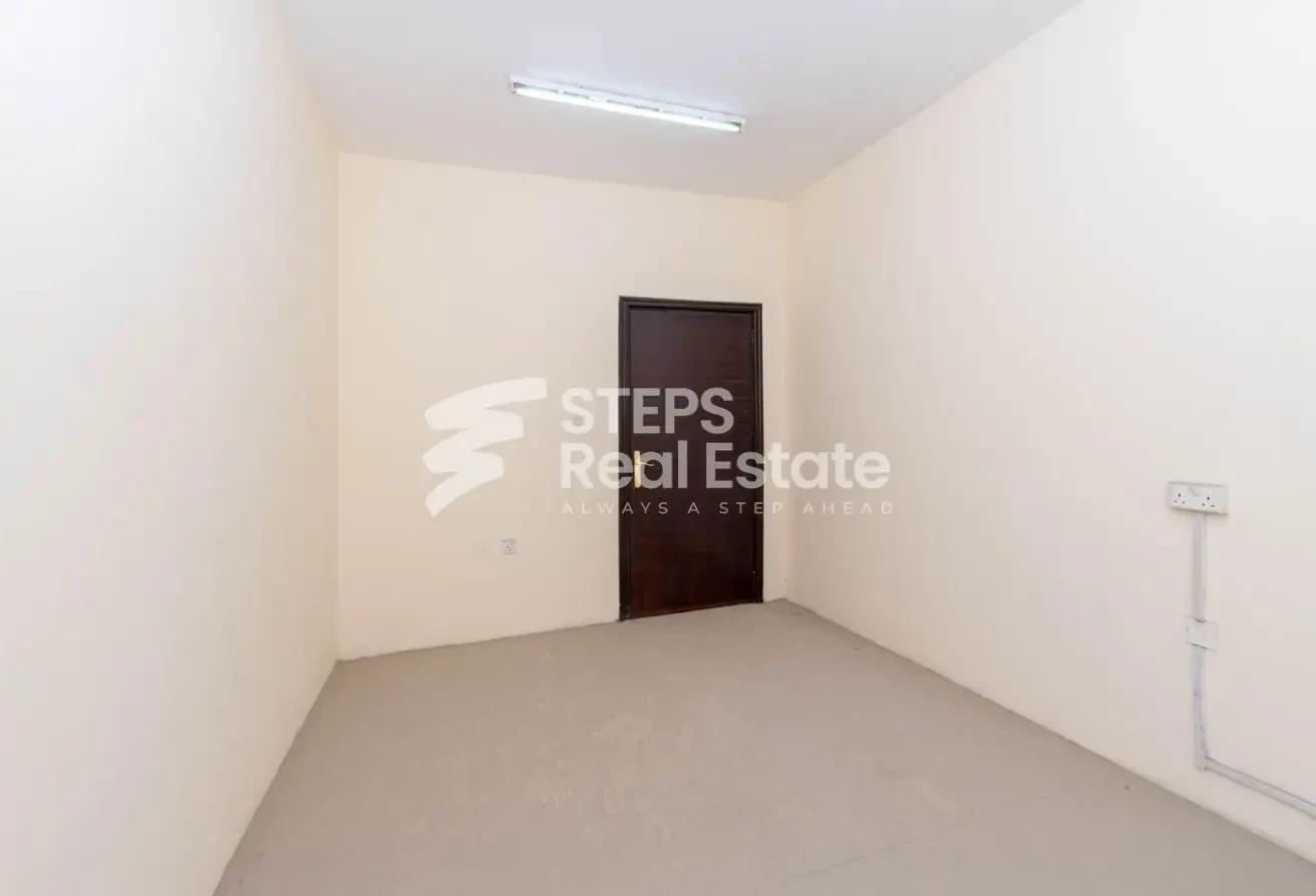 Labor Rooms with 500 sqm Warehouse in Industrial - Labor Camp in Industrial Area
