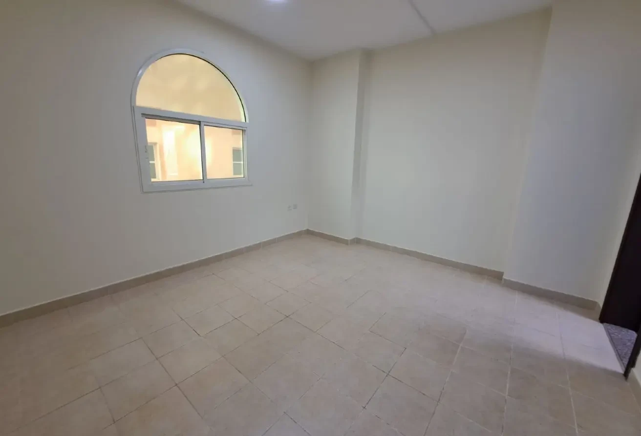 Available 3BHK Unfurnished Flat near Musheireb! - Apartment in Musheireb
