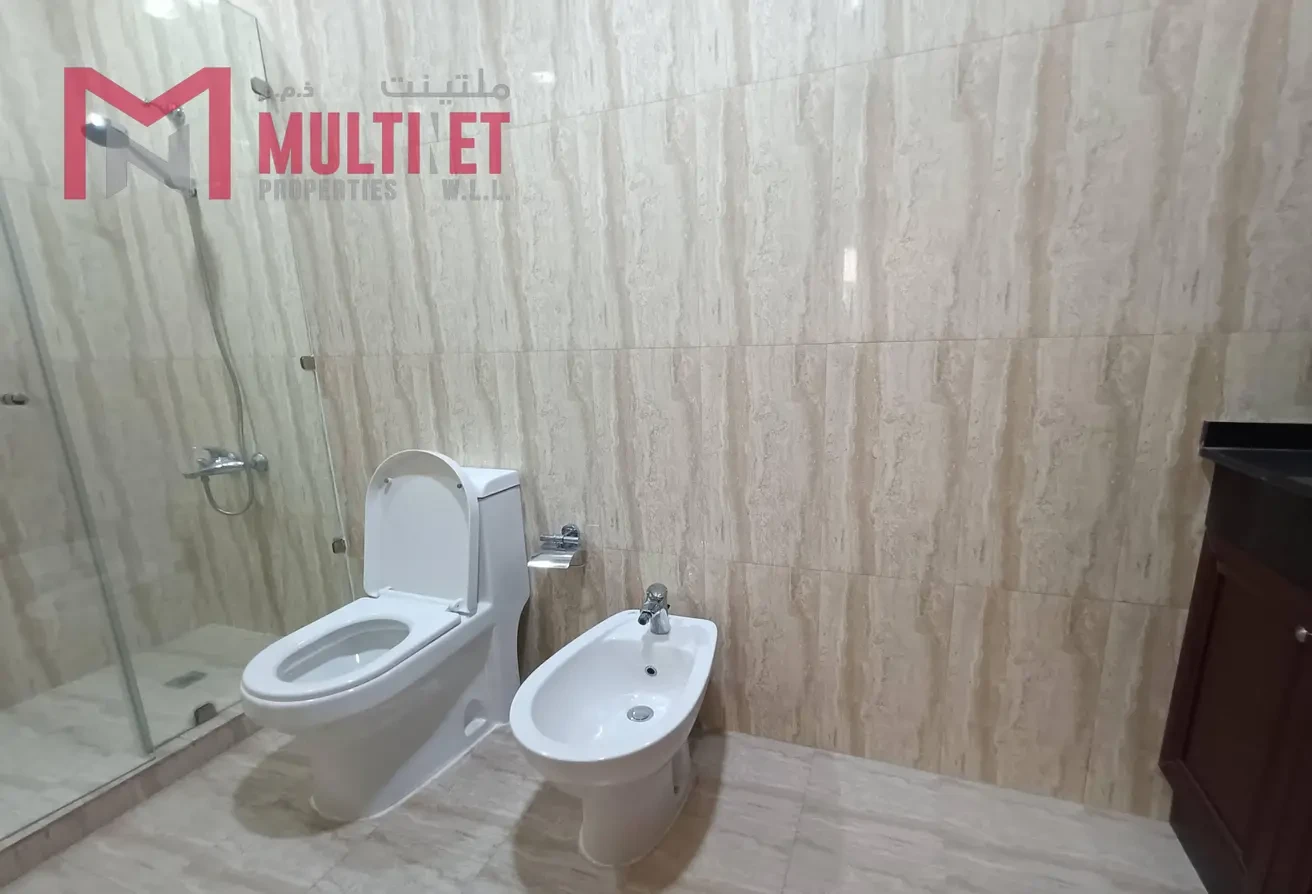 Luxury SF Villa | Modern Layout | Ideal for Living - Villa in Bu Hamour Street