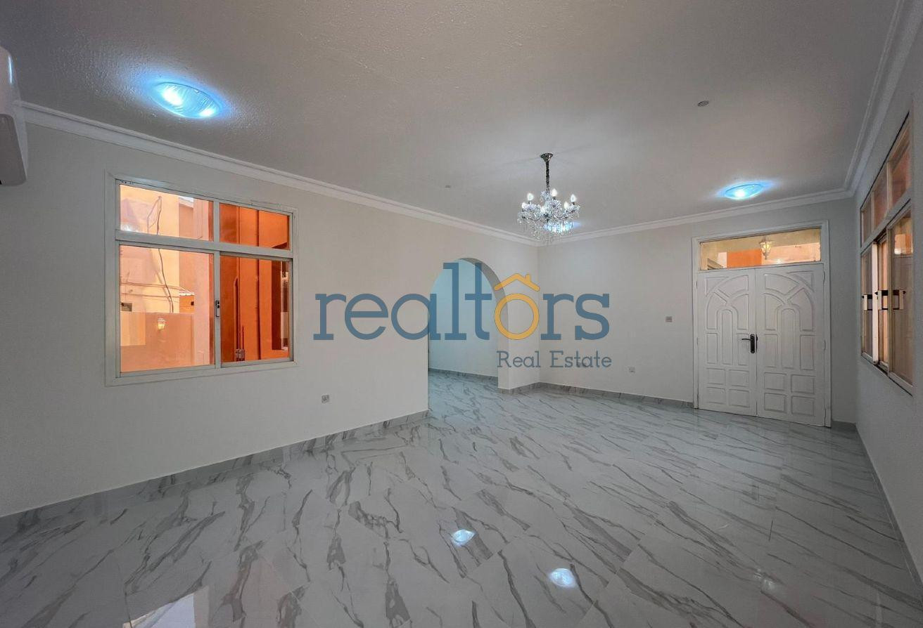 Elegant 4BR Family Villa for Rent in Duhail - Villa in Street 871