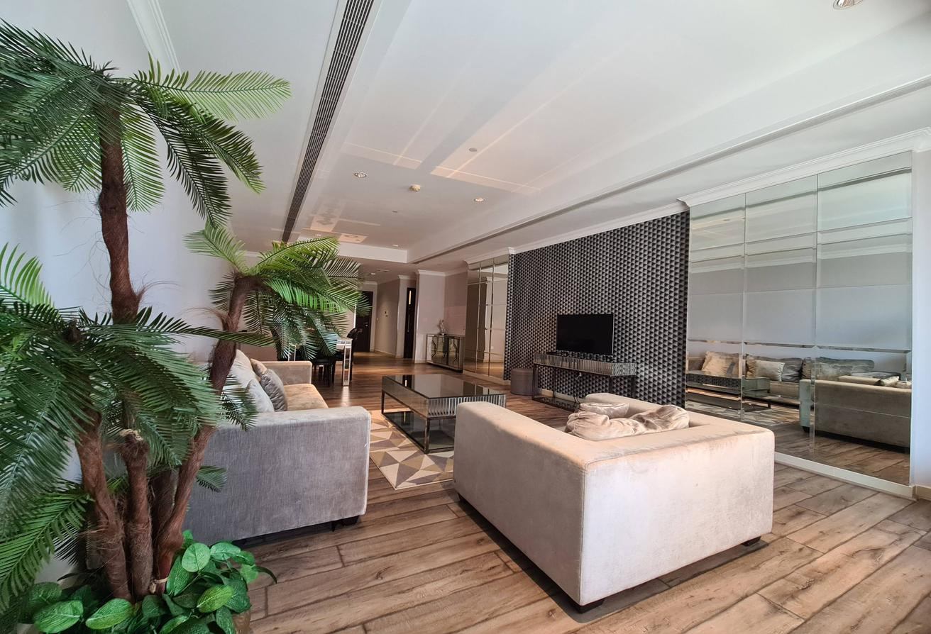 Stylish 1BHK+Office | Spacious as a 2BHK - Apartment in West Porto Drive