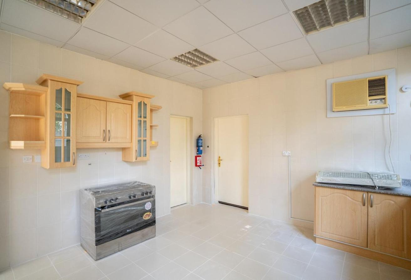 Unfurnished 4 Bedroom + Maid | For Family - Apartment in West Bay Lagoon