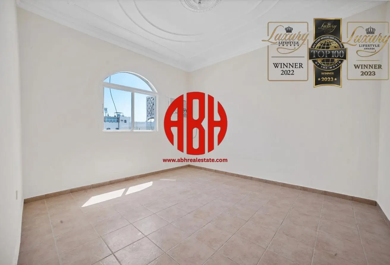 MODERN 5-BDR VILLA | GATED COMMUNITY | PRIME SPOT - Villa in Al Hadara Street